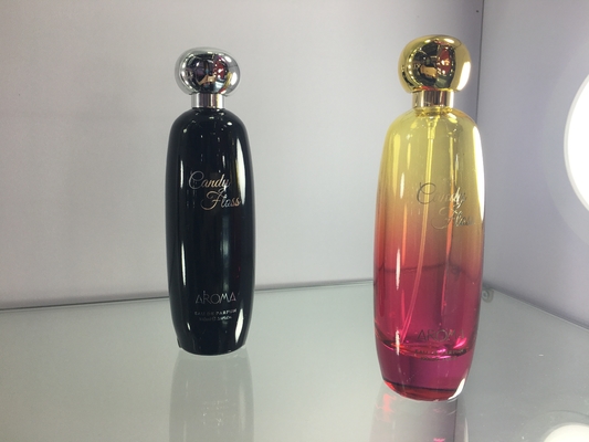 旧式で高い楕円形は贅沢な香水瓶2つの勾配色を形づける