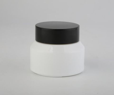 木の帽子が付いている白いガラス化粧品の瓶/ふたの化粧品の鍋はびんOEMをクリーム状にします