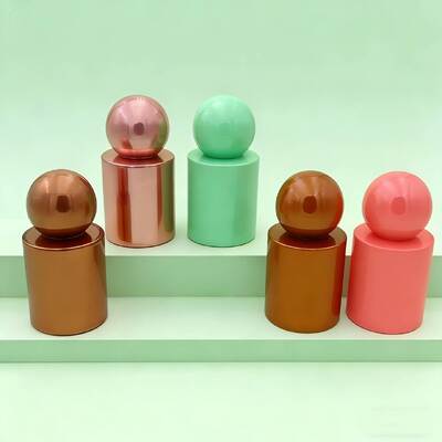 カスタム30ml & 50ml ラグジュアリーガラス香水瓶 ミストまたはセラムポンプガラスボトル 丸型ボールキャップ セラム製品用