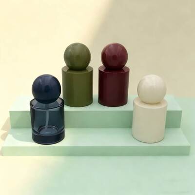 カスタム30ml & 50ml ラグジュアリーガラス香水瓶 ミストまたはセラムポンプガラスボトル 丸型ボールキャップ セラム製品用