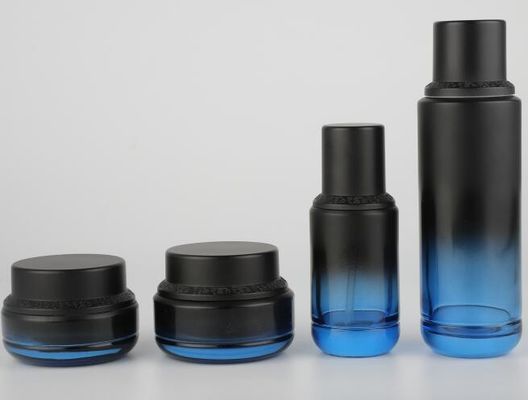 化粧品の黒い帽子が付いている包装のガラス ローションのびんのクリームの瓶のスキン ケアの容器